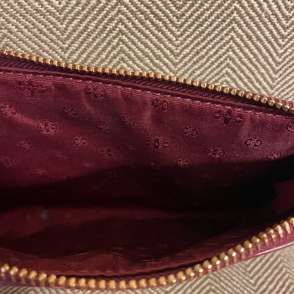 Tory Burch Robinson Maroon Crossbody - Excellent Condition - Picture 7 of 7